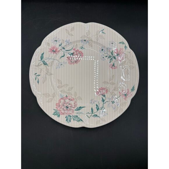 Vintage Johnson Brothers “Lynton” 10" Dinner Plates – Set of 2 - Picture 3 of 9